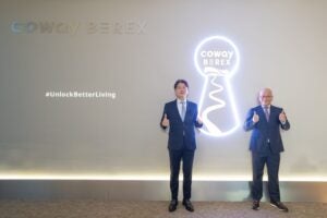 Official Launch Ceremony From left Luis Jeong Managing Director of Coway Malaysia Brian Kim Managing Director of Coway Malaysia