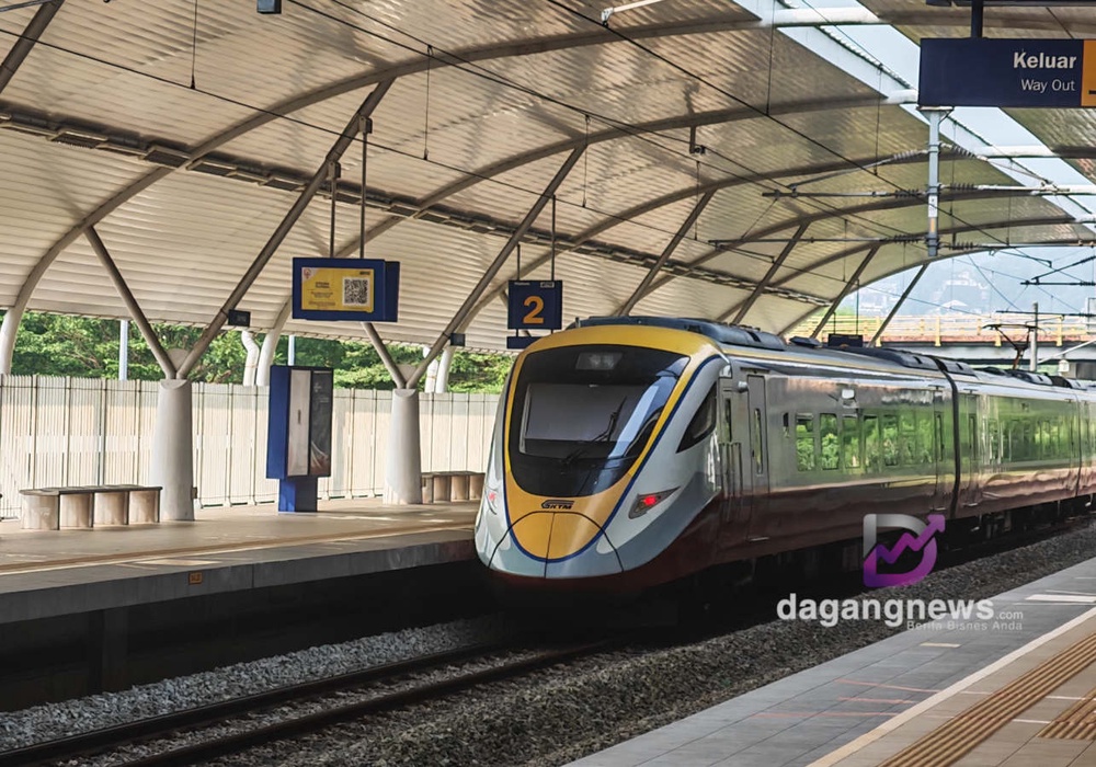 Tren ETS KTMB antara perkhidmatan untuk ke Bukit Merah Laketown Resort.Gambar: Naim Aziz / DagangNews