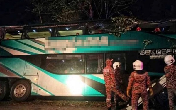 3 dead in Pahang express bus crash