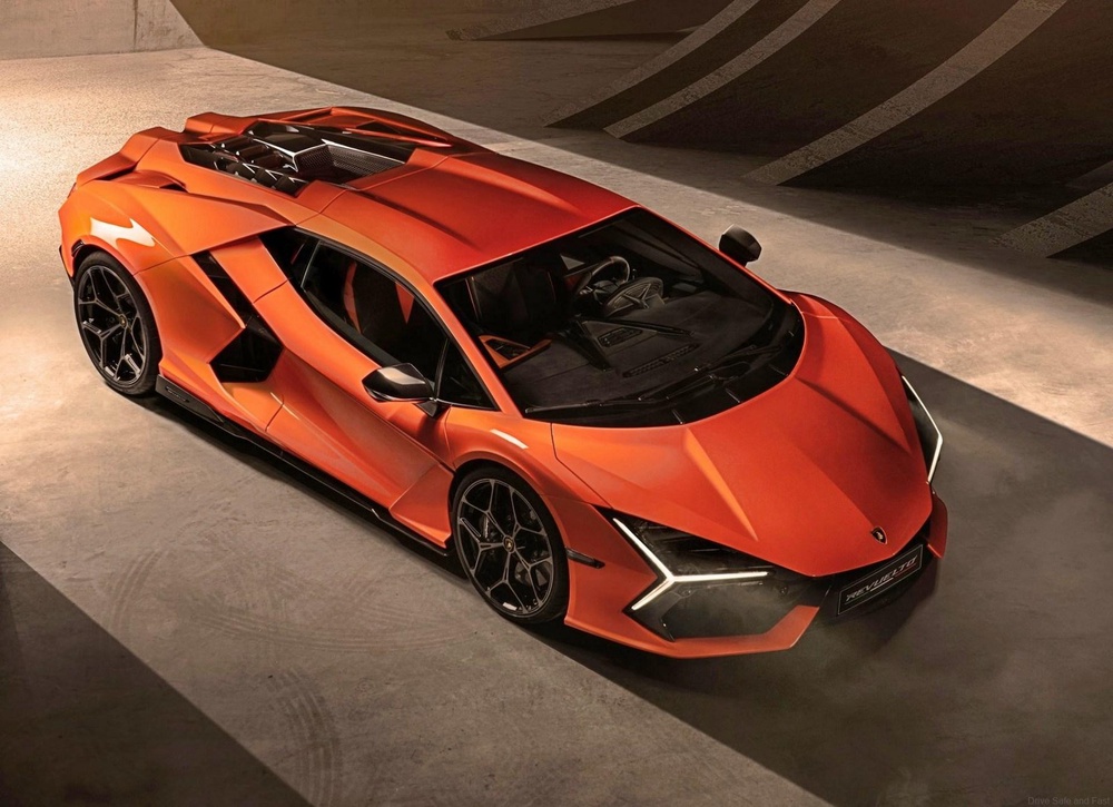 lamborghini-revuelto-debuts-as-aventador-s-phev-replacement