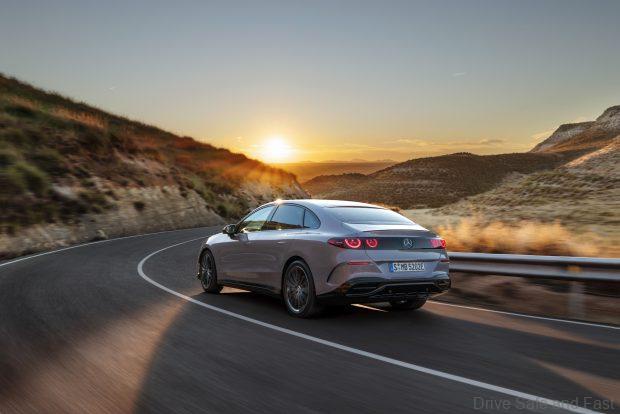 Der neue Mercedes-Benz C 400 4MATIC elektrisch. Mercedes-Benz C 400 4MATIC elektrisch | Energieverbrauch kombiniert:18,5-14,1 kWh / 100 km | CO2-Emissionen kombiniert: 0 g/km | CO2-Klasse: A Exterieur: AMG Line Plus; lavender silver;Mercedes-Benz C 400 4MATIC elektrisch | Energieverbrauch kombiniert: 18,5-14,1 kWh / 100 km | CO2-Emissionen kombiniert: 0 g/km | CO2-Klasse: A*The all-new Mercedes-Benz C 400 4MATIC electric. Mercedes-Benz C 400 4MATIC electric | Combined energy consumption:18.5–14.1 kWh/100 km | Combined CO₂ emissions: 0 g/km | CO₂ class: A Exterior: AMG Line Plus; lavender silver;Mercedes-Benz C 400 4MATIC electric | Combined energy consumption: 18.5–14.1 kWh/100 km | Combined CO₂ emissions: 0 g/km | CO₂ class: A*
