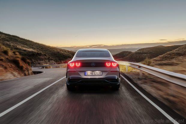Der neue Mercedes-Benz C 400 4MATIC elektrisch. Mercedes-Benz C 400 4MATIC elektrisch | Energieverbrauch kombiniert:18,5-14,1 kWh / 100 km | CO2-Emissionen kombiniert: 0 g/km | CO2-Klasse: A Exterieur: AMG Line Plus; lavender silver;Mercedes-Benz C 400 4MATIC elektrisch | Energieverbrauch kombiniert: 18,5-14,1 kWh / 100 km | CO2-Emissionen kombiniert: 0 g/km | CO2-Klasse: A*The all-new Mercedes-Benz C 400 4MATIC electric. Mercedes-Benz C 400 4MATIC electric | Combined energy consumption:18.5–14.1 kWh/100 km | Combined CO₂ emissions: 0 g/km | CO₂ class: A Exterior: AMG Line Plus; lavender silver;Mercedes-Benz C 400 4MATIC electric | Combined energy consumption: 18.5–14.1 kWh/100 km | Combined CO₂ emissions: 0 g/km | CO₂ class: A*