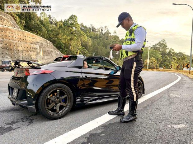 Image from: JPJ & POLICE & AADK LOCK DOWN CAR RACERS IN GENTING HIGHLANDS
