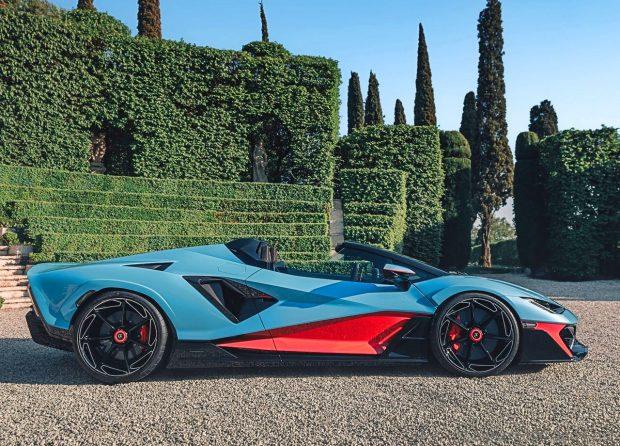 Image from: Lamborghini Fenomeno Roadster Open Top V12 Hybrid Debuts