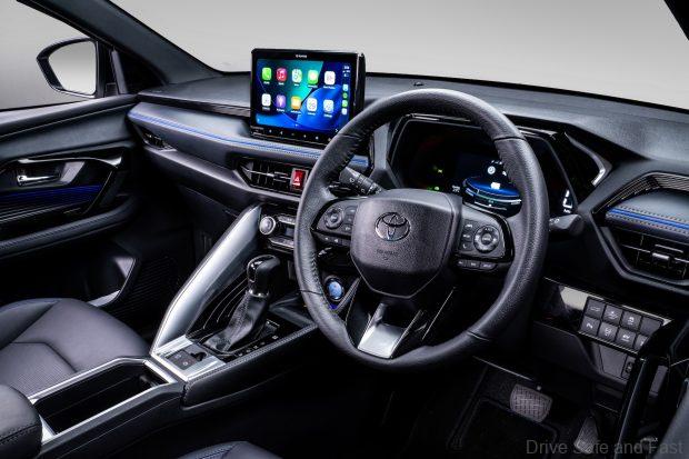 toyota yaris cross hev interior