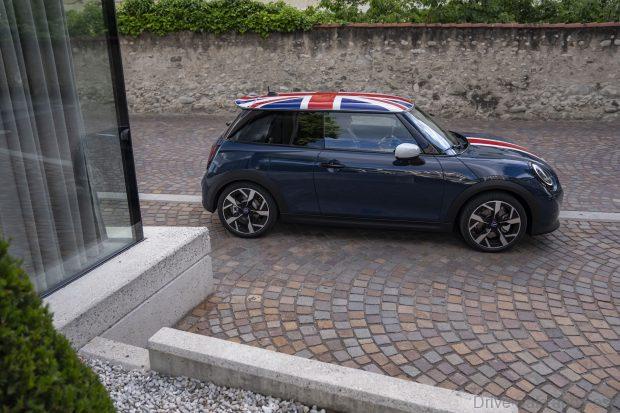 Image from: 6 Units Of MINI Cooper S Oxford Edition Available In Malaysia For RM289,888