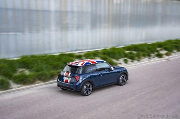 Image from: 6 Units Of MINI Cooper S Oxford Edition Available In Malaysia For RM289,888