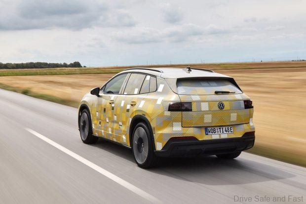 Volkswagen ID. Tiguan zooming rear