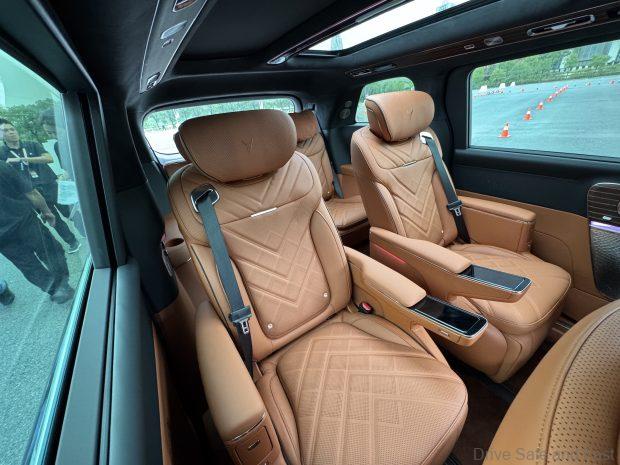 Image from: Voyah Dream 9 Ultra-Luxury Smart MPV First Impression in Beijing