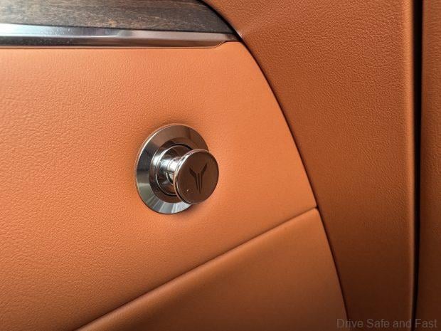 Image from: Voyah Dream 9 Ultra-Luxury Smart MPV First Impression in Beijing