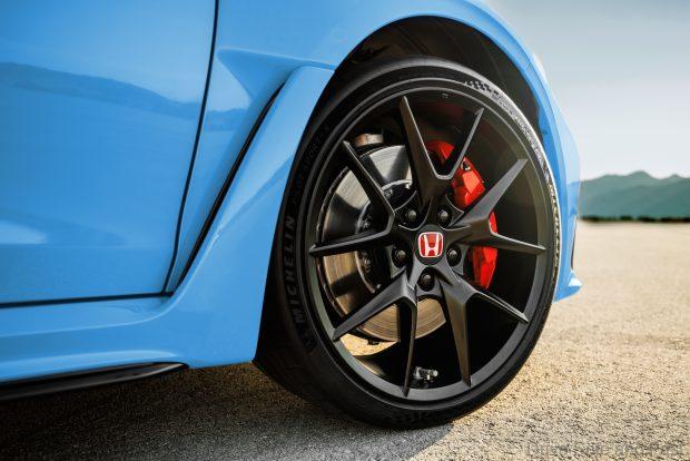 Image from: Facelifted 2027 Honda Civic Type R Unveiled With Sharper Track Cooling And Google Gemini