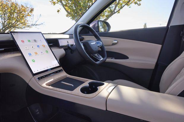 Lepas L6 interior