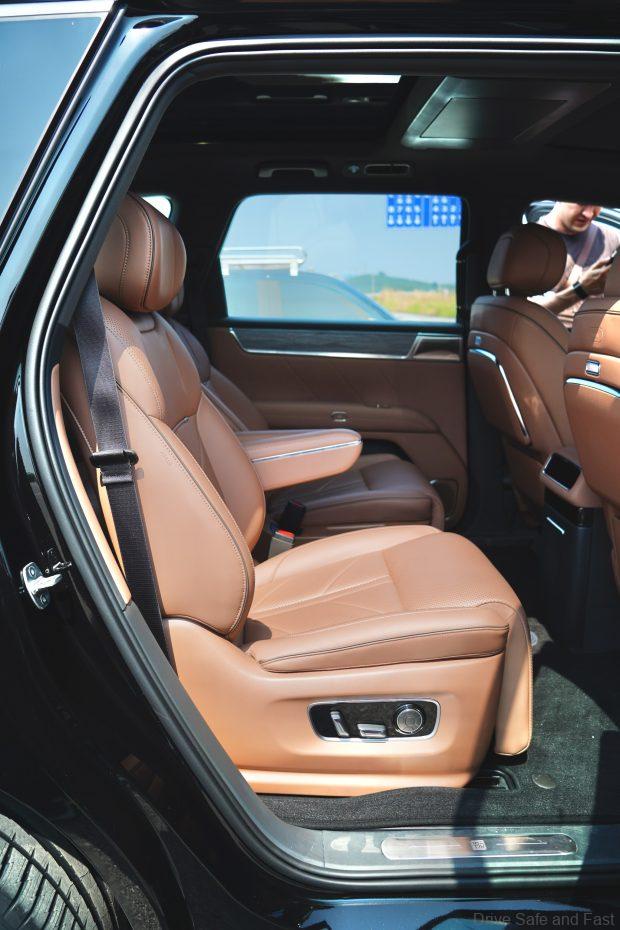 Image from: We Test Drove The Current Wuling Product Portfolio In China, Including The Huajing S, Stario L, Darion, Eksion And More
