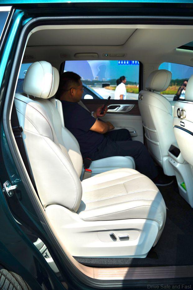wuling stario l rear seats
