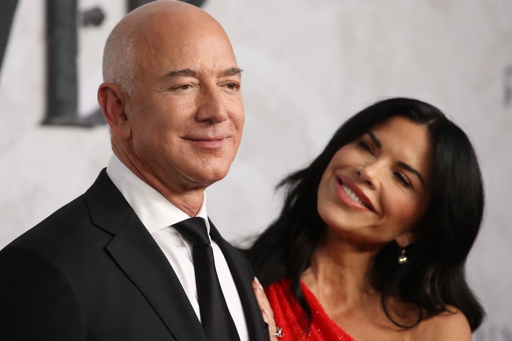 Jeff Bezos Is an IG Fiancé Now