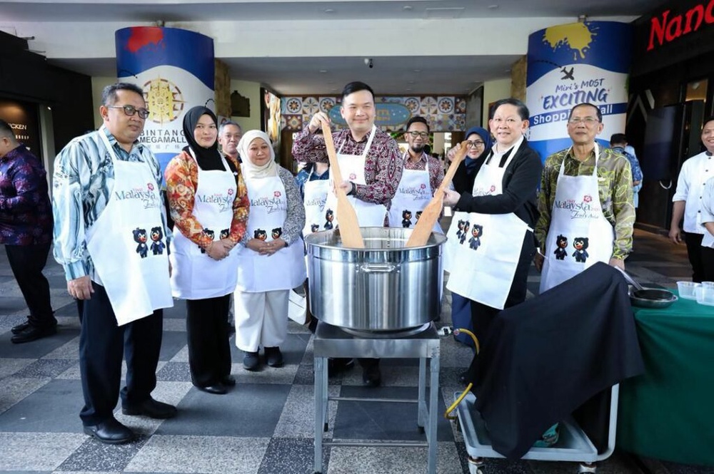 Miss SHOPhia Raya Happy Hour Semarakkan Beli-Belah Raya di Miri