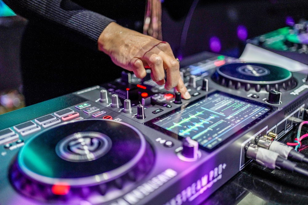 Image from: Blue Moon Returns for One Night at EQ Kuala Lumpur with Retro DJs and Skyline Party