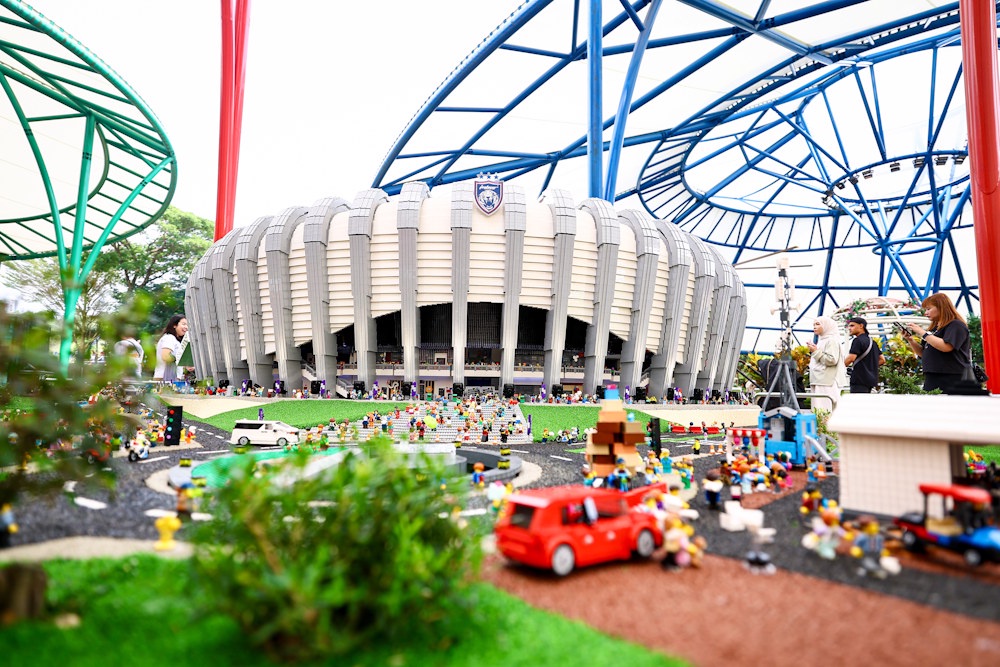 Image from: LEGOLAND Malaysia Unveils LEGO JDT Sultan Ibrahim Stadium In MINILAND