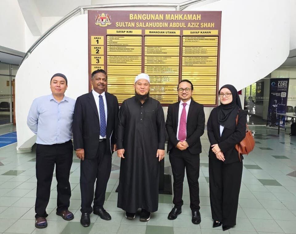 Image from: Caprice diperintah bayar RM220,000, mohon maaf kepada Ebit Lew