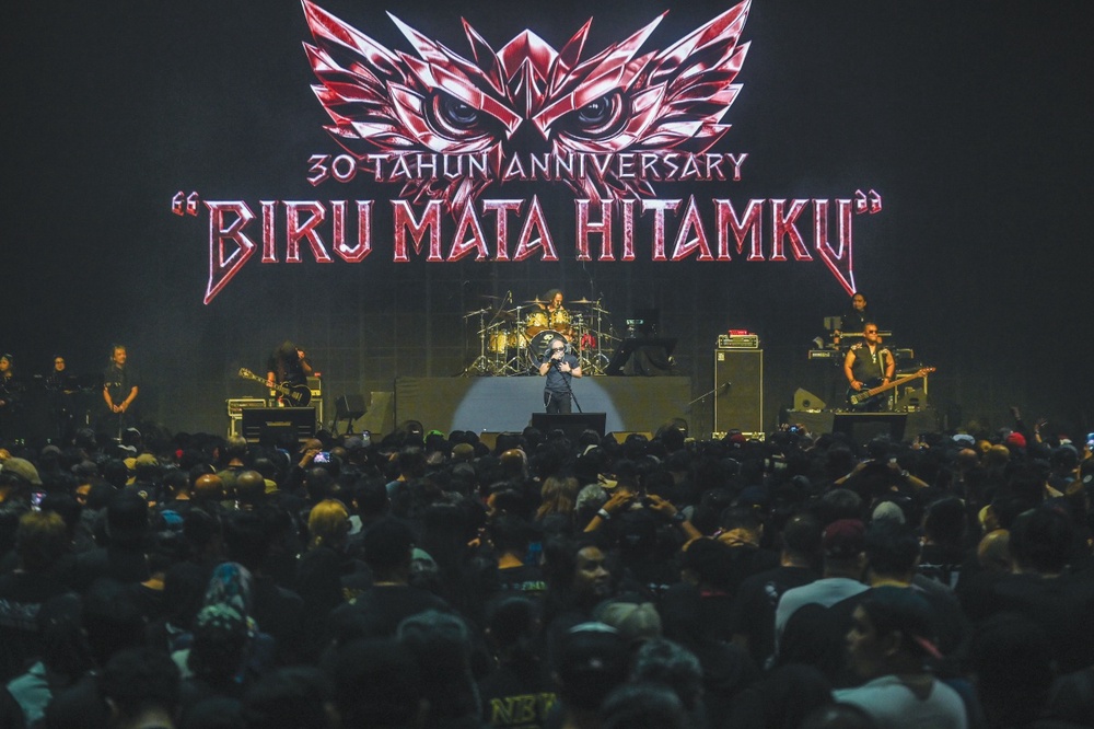 Image from: Biru Mata Hitamku buka semula kapsul masa Wings