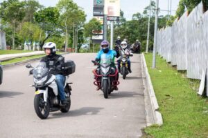 Image from: Warga Singapura ride ‘perlahan’ teroka Malaysia
