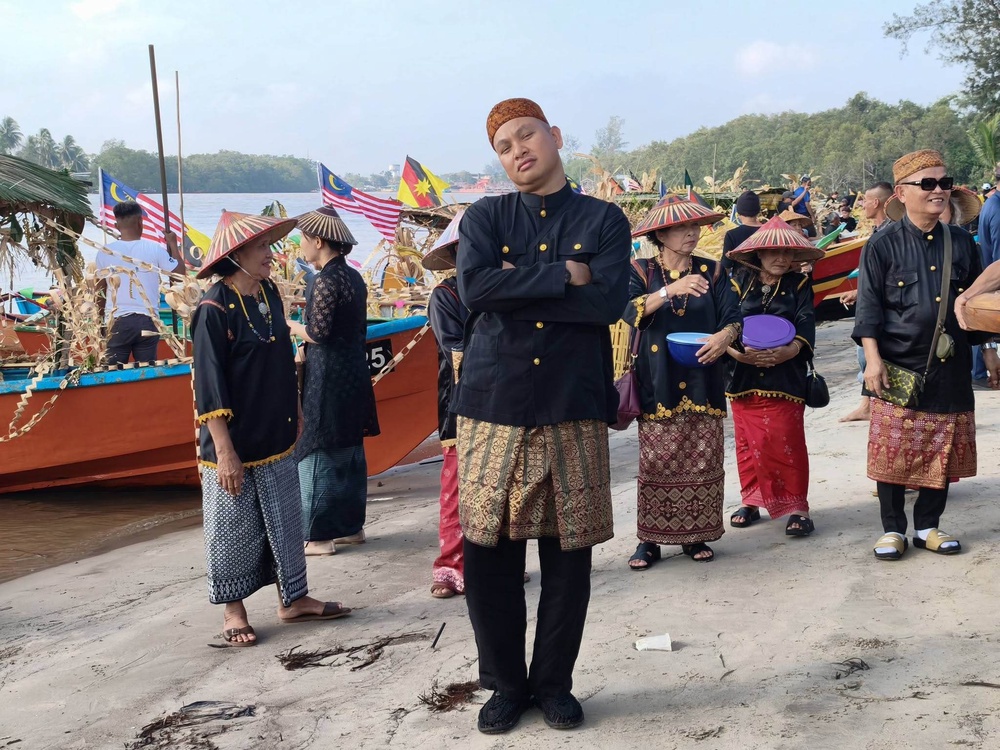 Image from: Ismail ‘jambatan’ Semenanjung-Borneo