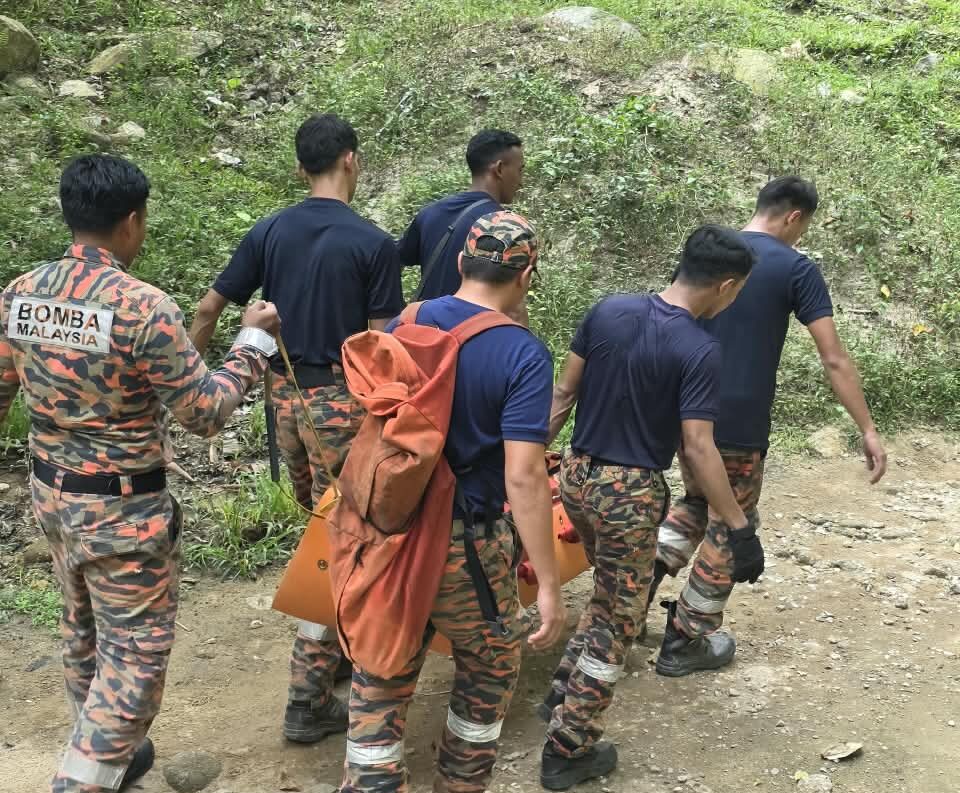 Image from: Bomba usung pendaki cedera hampir dua jam