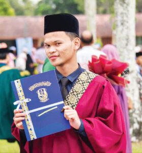 Image from: Belajar agama, bahasa Arab bantu Fahim dalam ‘coding’
