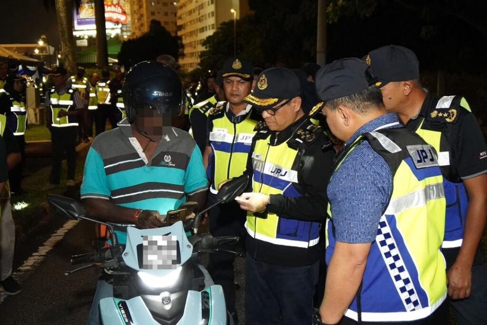 Image from: Sewa motosikal RM100, denda RM10,000