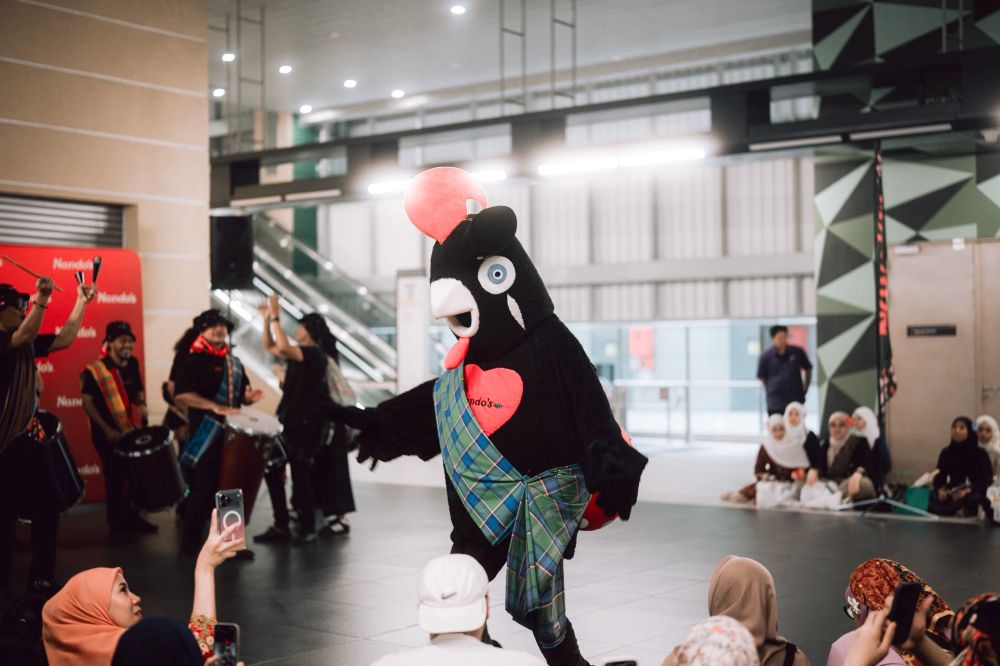 Image from: Keretapi Sarong raikan budaya, kreativiti, kepelbagaian identiti Malaysia