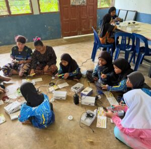 Image from: RISE Educator Award iktiraf usaha Cikgu Hafizu didik murid Temiar