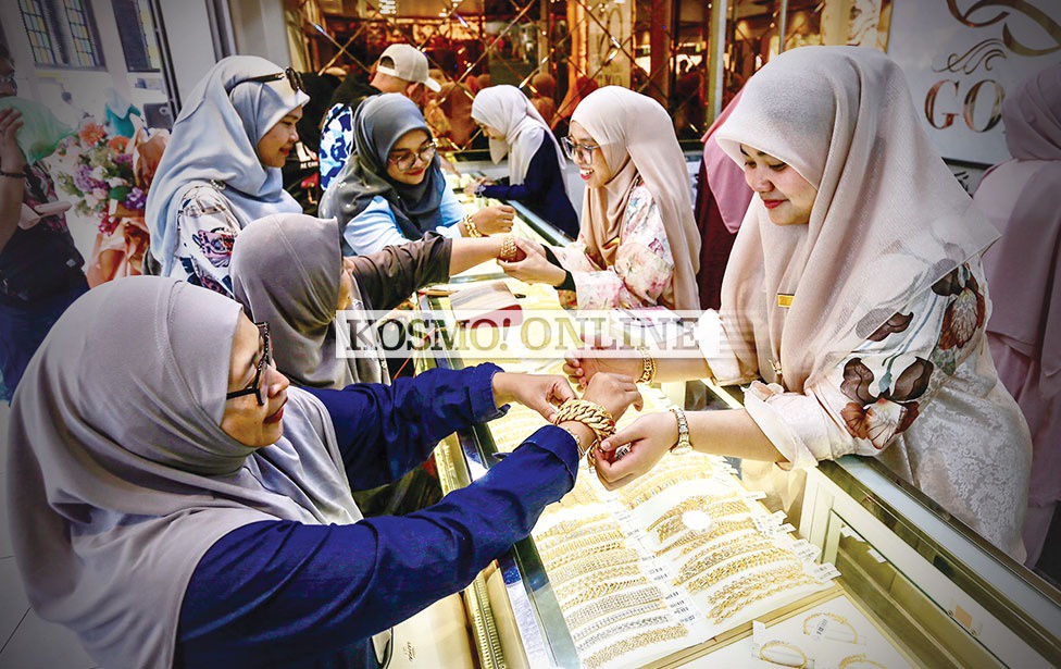 Image from: Orang Thailand serbu kedai emas di Kelantan