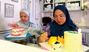 Image from: Dua beradik Sharifah fokus  jualan kek ‘petite’