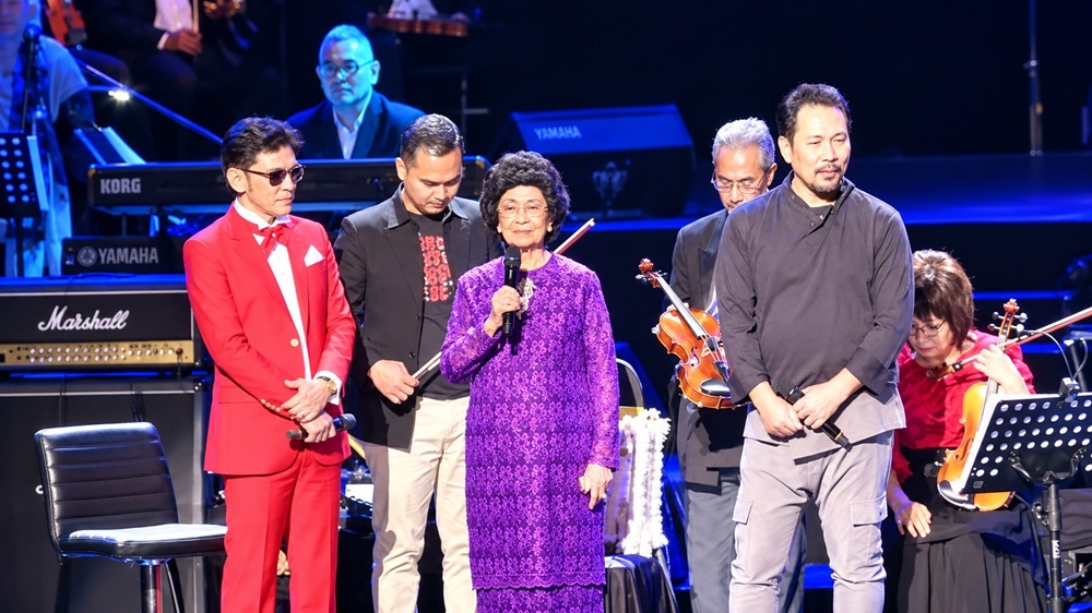 Image from: 5 momen terindah anak seni, Tun Dr. Hasmah