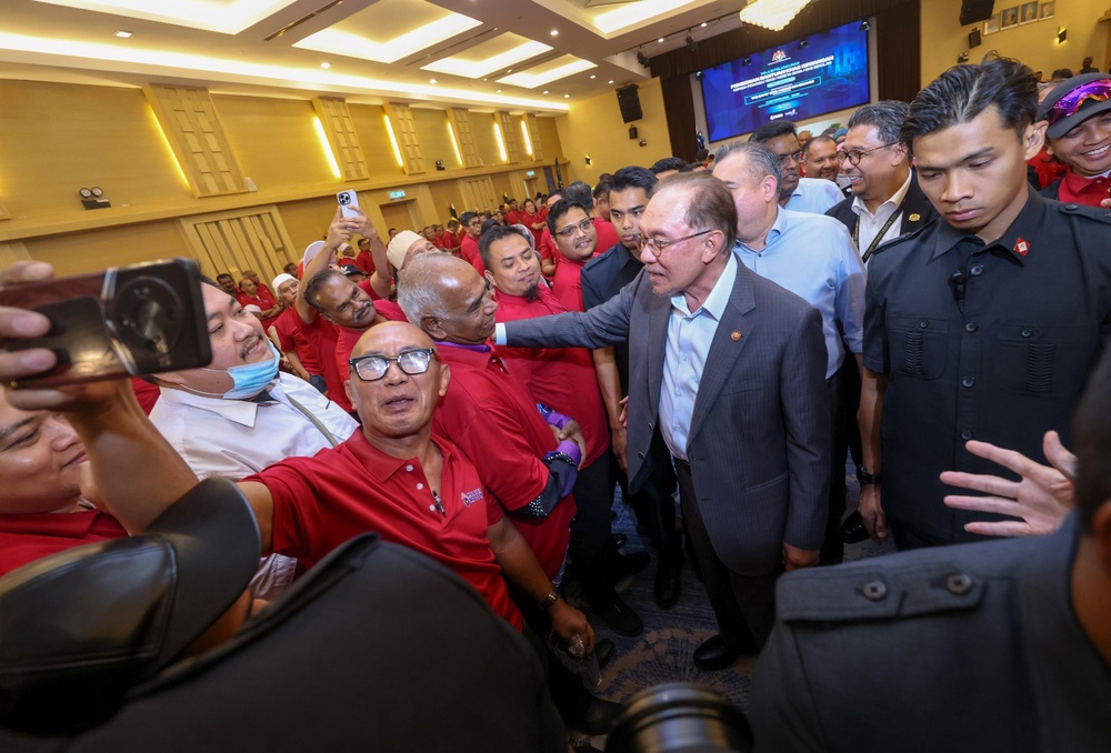 Image from: Pemandu teksi hargai bantuan khas RM1,000