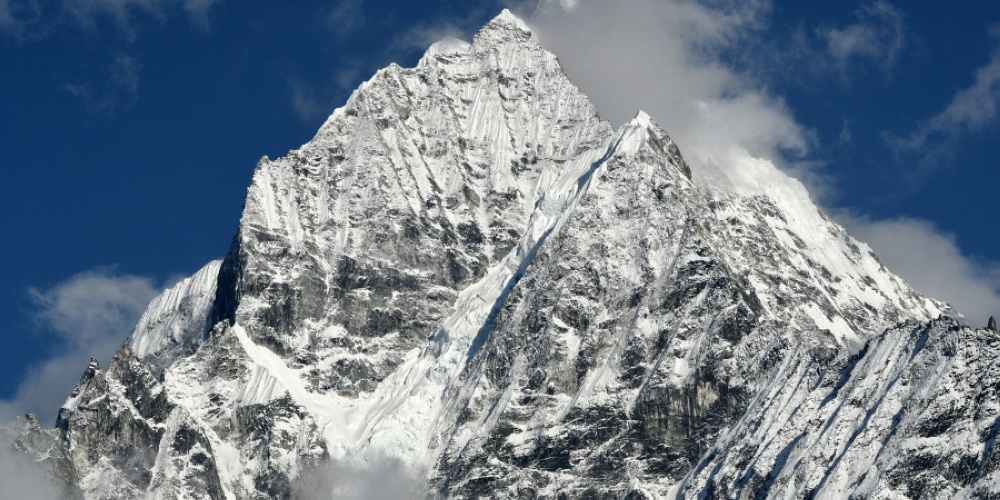 Nepal issues record 454 permits for Everest