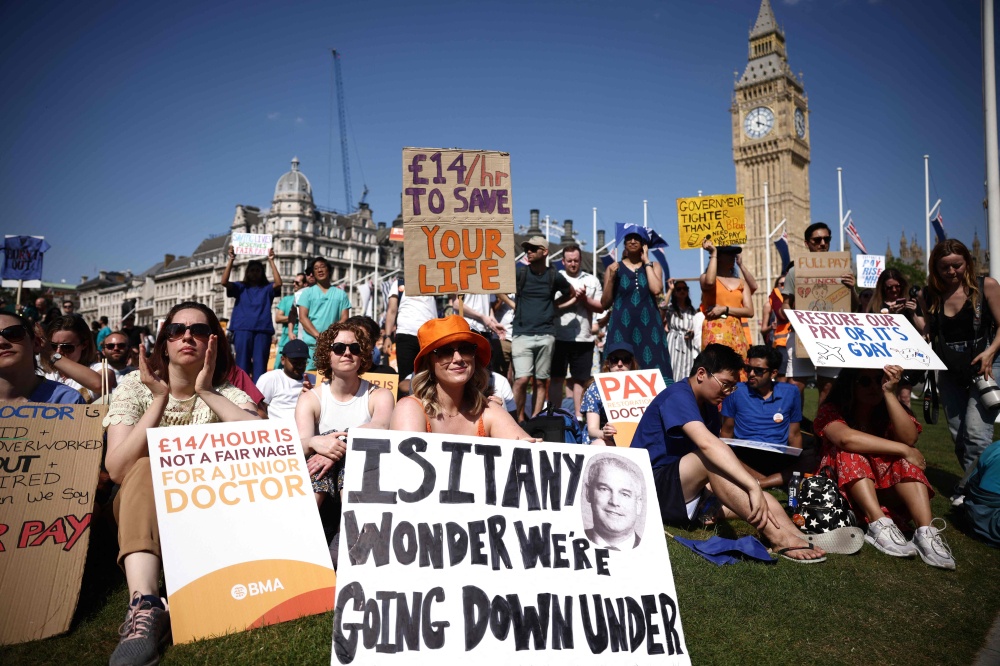 Hospital Doctors In England To Stage Five-day Strike