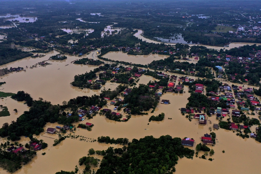 Pm Anwar Arrives In Kelantan To Assess Flood Situation