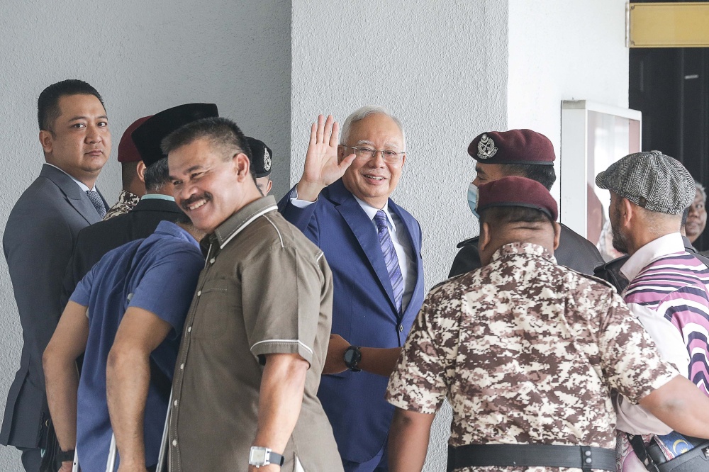 Macc Probed Pm Najib In 2015 Over Suspected Us681m Bribes For Ge13