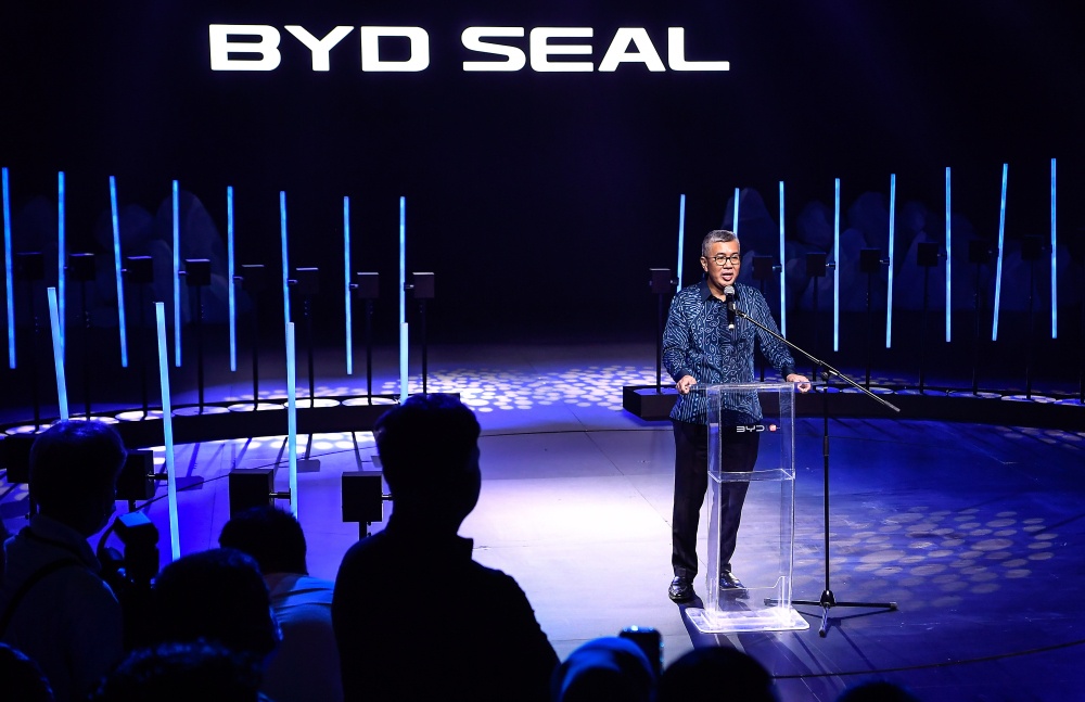 Tengku Zafrul Trade, investment targets in 2024 achievable