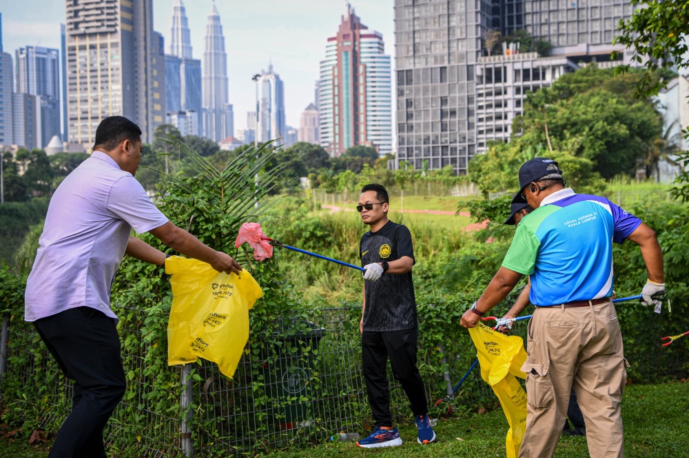 Nik Nazmi: Plogging Brings Positive Impact On Environmental Sustainability