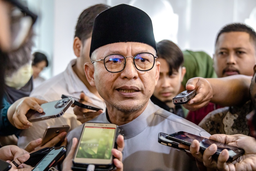 Bersatu’s Razali Idris ordered to enter defence over sedition charge ...
