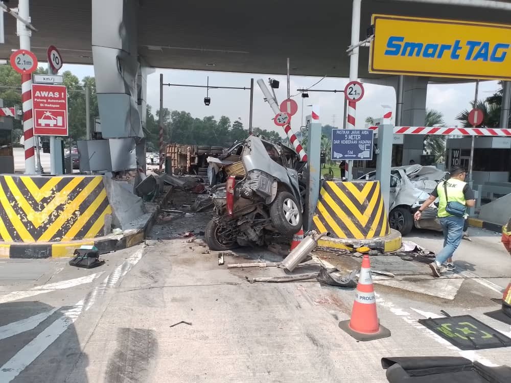 Lorry Driver Arrested After Fatal Bukit Kajang Toll Crash Kills Child, Injures Seven