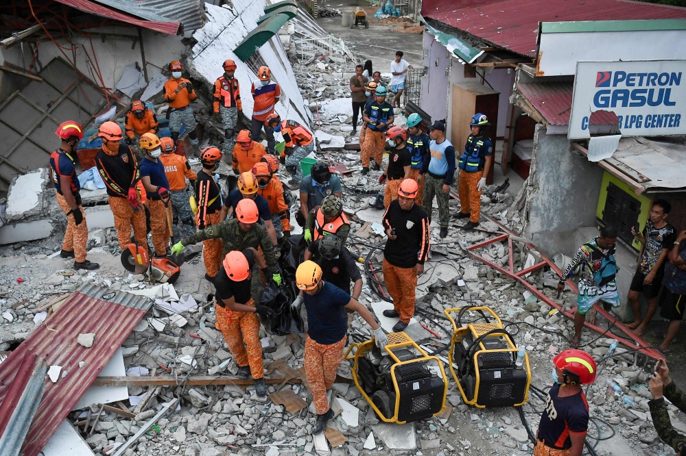 Powerful 7.4-magnitude quake strikes southern Philippines, tsunami warning  issued