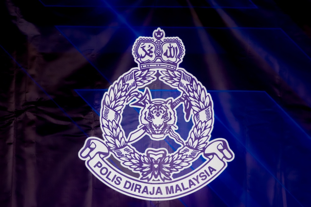 Gombak police Man allegedly loses RM9,000 after online lover threatens