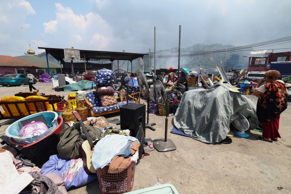 Some residents placed household appliances and items that were successfully rescued from a fire in an open area in Kampung Bahagia, Sandakan April 19, 2026. — Bernama pic