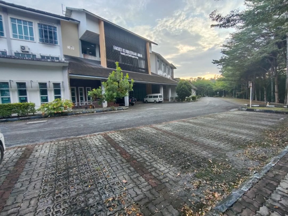 Deserted UTM parking lots. — Picture by the author