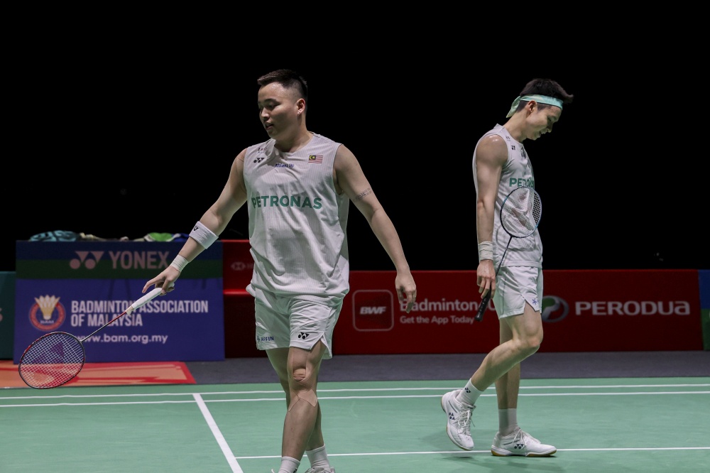 Top seeds Aaron Chia (left) and Soh Wooi Yik react after losing to compatriots Goh Sze Fei and Nur Izzuddin at the Perodua Malaysia Masters 2026 in Unifi Arena, Bukit Jalil, May 23, 2026. — Bernama pic