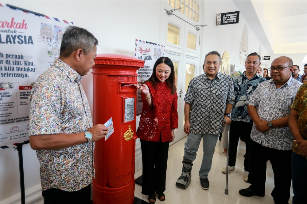 Minister in the Prime Minister’s Department (Federal Territories) Hannah Yeoh and VIPs insert postcards into an old post box to officiate the reopening of the newly renovated Old General Post Office on Jalan Raja, Kuala Lumpur, May 23, 2026. — Picture by Sayuti Zainudin