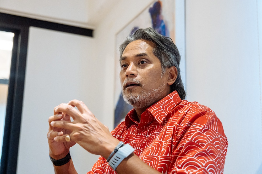 Malaysian politician, radio presenter, and podcaster Khairy Jamaluddin makes his debut in his first full-length feature film, ‘5 Bomoh.’ — Picture by Firdaus Latif